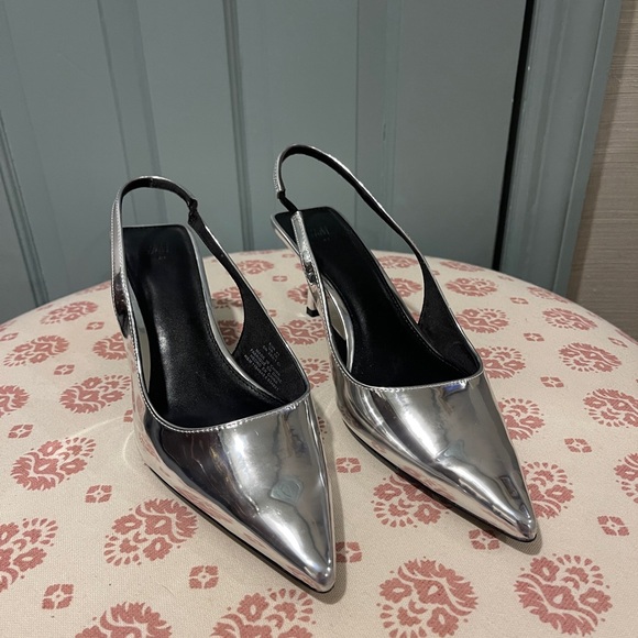 Silver slingback kitten heels - Picture 10 of 10